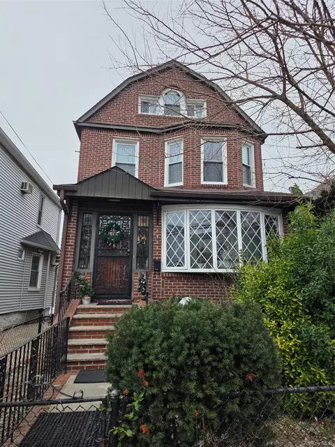 4363 160th St, Flushing, NY 11358
