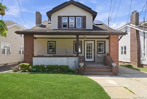 8 Foster Pl, Hempstead, NY 11550