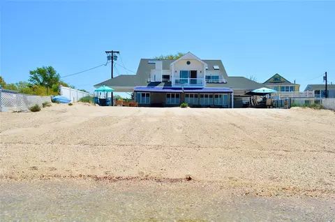 20 Greenwich Ave, Bayville, NY 11709