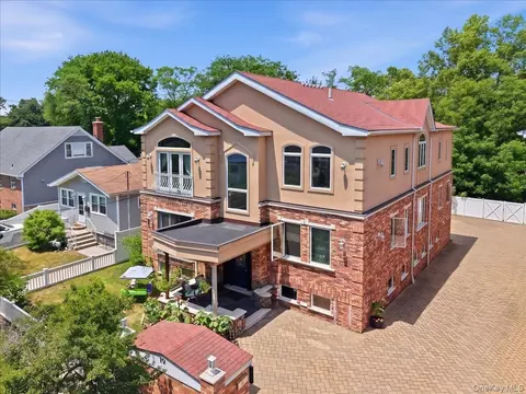 79 Tier St, New York, NY 10464