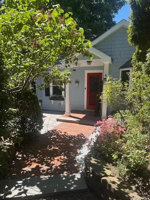 41 High St, Locust Valley, NY 11560