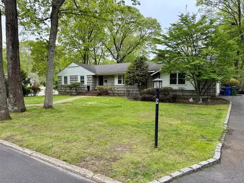3 Settlers Path, Port Jefferson, NY 11777