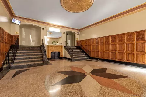 92-11 35th Ave #5E, New York, NY 11372