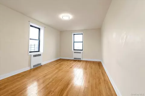 92-11 35th Ave #5E, New York, NY 11372