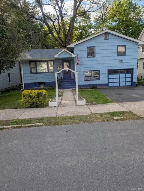 44 Commonwealth Ave, Middletown, NY 10940