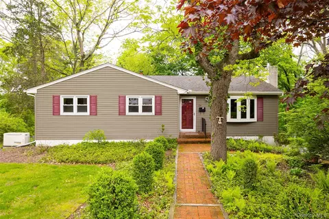 24 Johns Blvd, Arlington, NY 12603