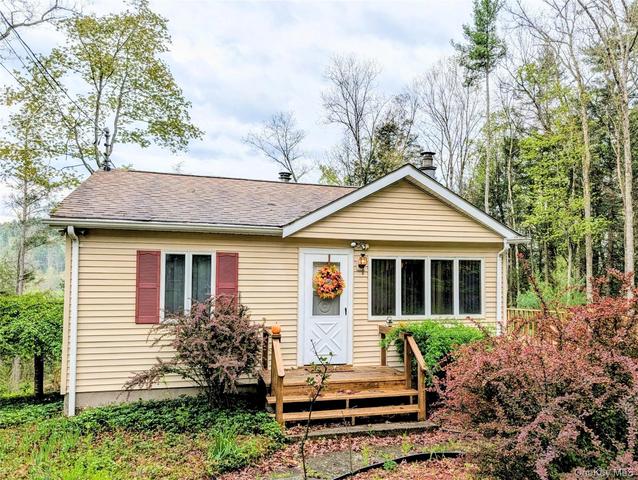 582 Lake Shore Ln, Tusten, NY 12764