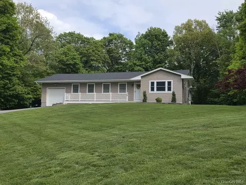 38 Emperor Ln, Crawford, NY 12549