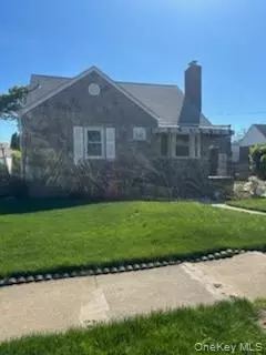 1210 Terrace Blvd, North Hempstead, NY 11040