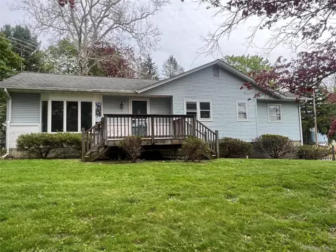 34 Birchwood Dr, New Windsor, NY 12553