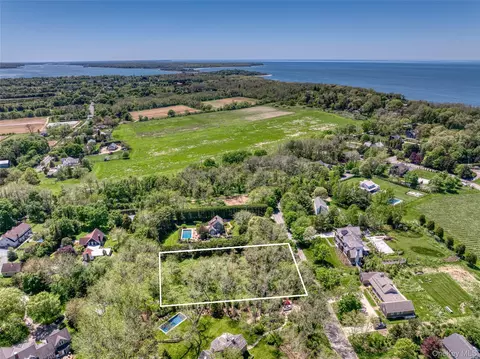 405 Hillcrest Dr, Southold, NY 11957
