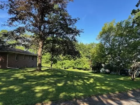 18 Scotty Ln, Clarkstown, NY 10994