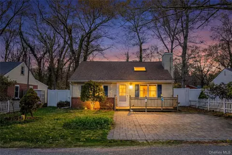 92 Wauwepex Trl, Ridge, NY 11961