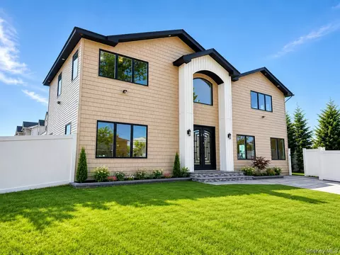 29 Baldwin Dr, West Hempstead, NY 11552