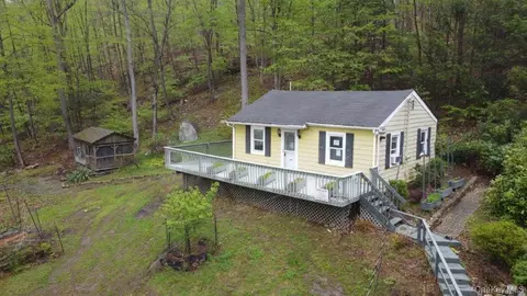 303 Buttermilk Falls Rd, Warwick, NY 10990