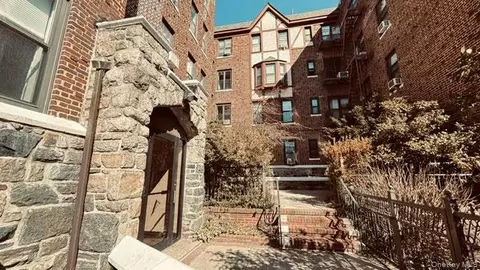 160-15 Powells Cove Blvd #A101, Whitestone, NY 11357