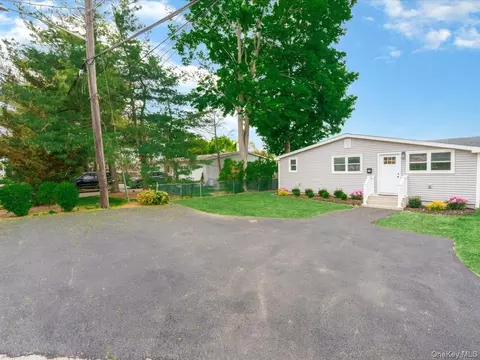 27 Old Farmingdale Rd, West Babylon, NY 11704