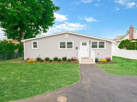 27 Old Farmingdale Rd, West Babylon, NY 11704