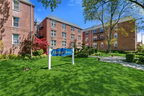 16 Main St #2K, East Rockaway, NY 11518