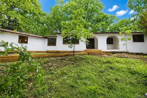 18 Hillside View Rd, Mahopac, NY 10541