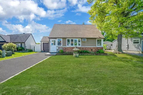 508 Davis St, North Babylon, NY 11703