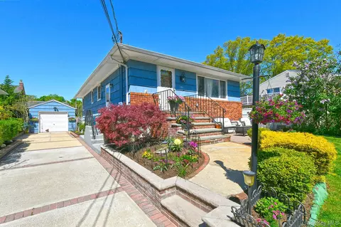 2418 Riverside Ave, Seaford, NY 11783