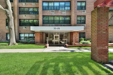 75-34 Bell Blvd #1E, Oakland Gardens, NY 11364