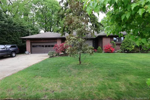 3401 Homestead Ave, Wantagh, NY 11793