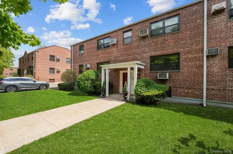 81-16 155 #050, New York, NY 11414