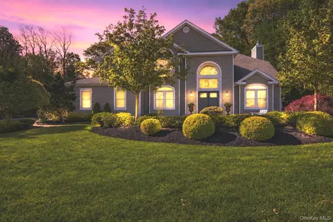 50 Cobbler Ln, Setauket, NY 11733