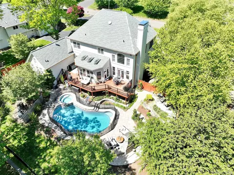 2 Phillips Dr, Stony Point, NY 10980