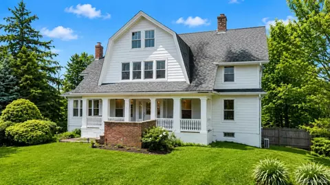 68 A Carlton Ave, North Hempstead, NY 11050