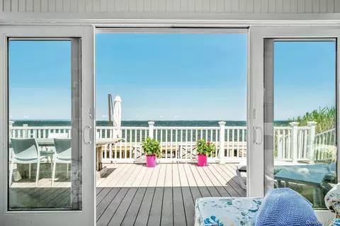 29 E Bayview Ave, Ocean Beach, NY 11770