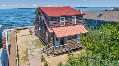 29 E Bayview Ave, Ocean Beach, NY 11770