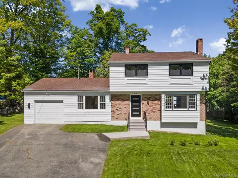 20 Park Circle Dr, Wallkill, NY 10940