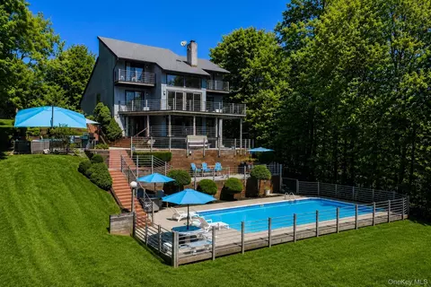 26 Mandy Ln, Washingtonville, NY 10992