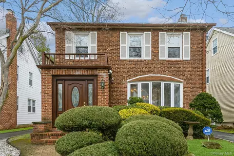 44 Jayson Ave, North Hempstead, NY 11021