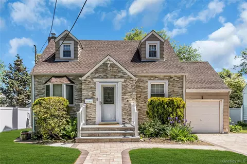 1395 Exeter St, Baldwin, NY 11510