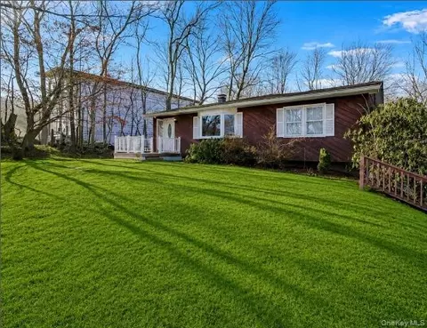 24 Merriewold Ln S, Monroe, NY 10950
