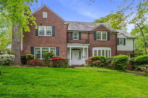 111 Clent Rd, North Hempstead, NY 11021