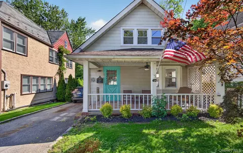 67 Nassau Rd, North Hempstead, NY 11021