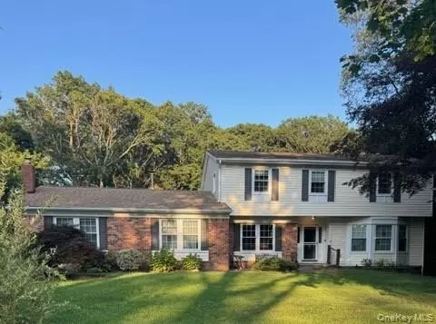 39 Burham Dr, Smithtown, NY 11787