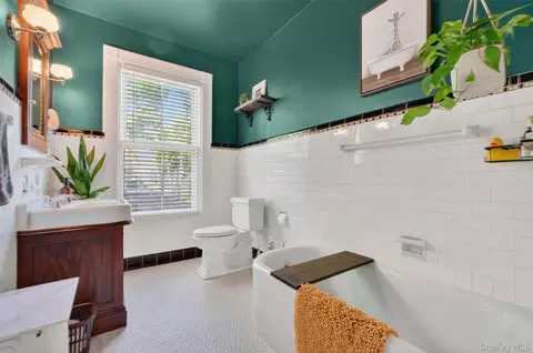 Bath - 130 Depew St, Peekskill, NY 10566 photo 1 of 1