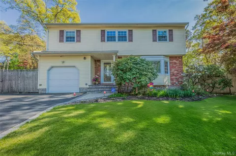 4220 Express Dr S, Ronkonkoma, NY 11779