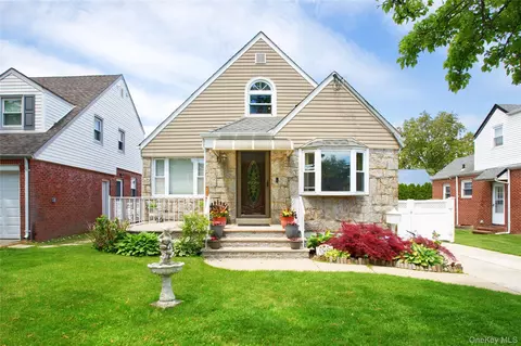 1507 Lowell Ave, North Hempstead, NY 11040