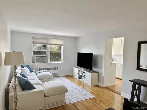 4295 Webster Ave #4A, New York, NY 10470