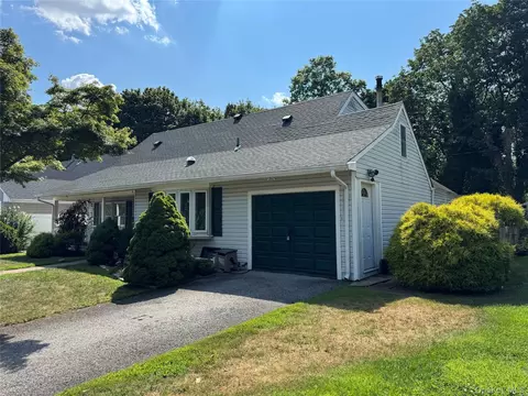 332 Jamaica Blvd, North Hempstead, NY 11514
