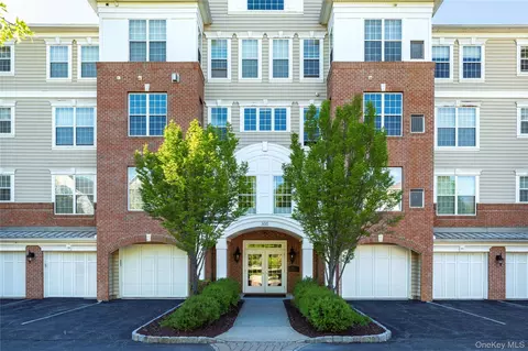 326 Regency Dr, Fishkill, NY 12524