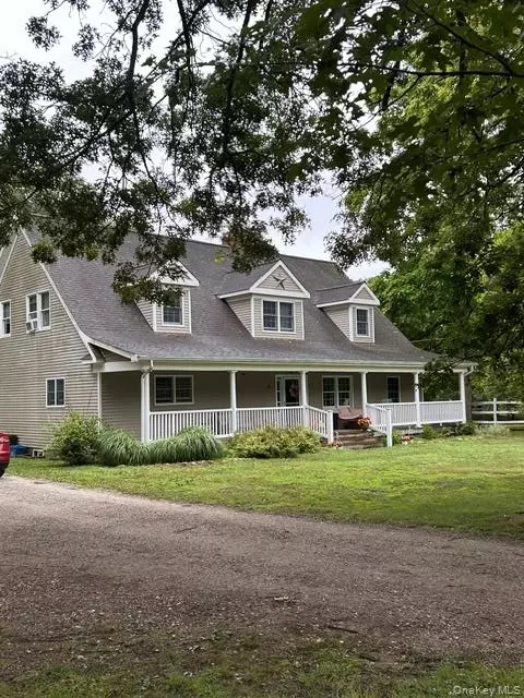 4 Conservation Circus, Ridge, NY 11961