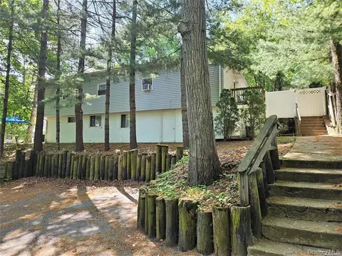 57 Aloma Rd, Rocky Point, NY 11778